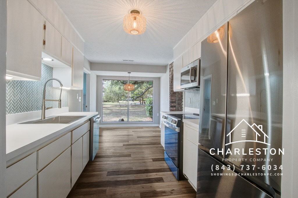 1805 Chelwood Cir - Photo 6 of 30