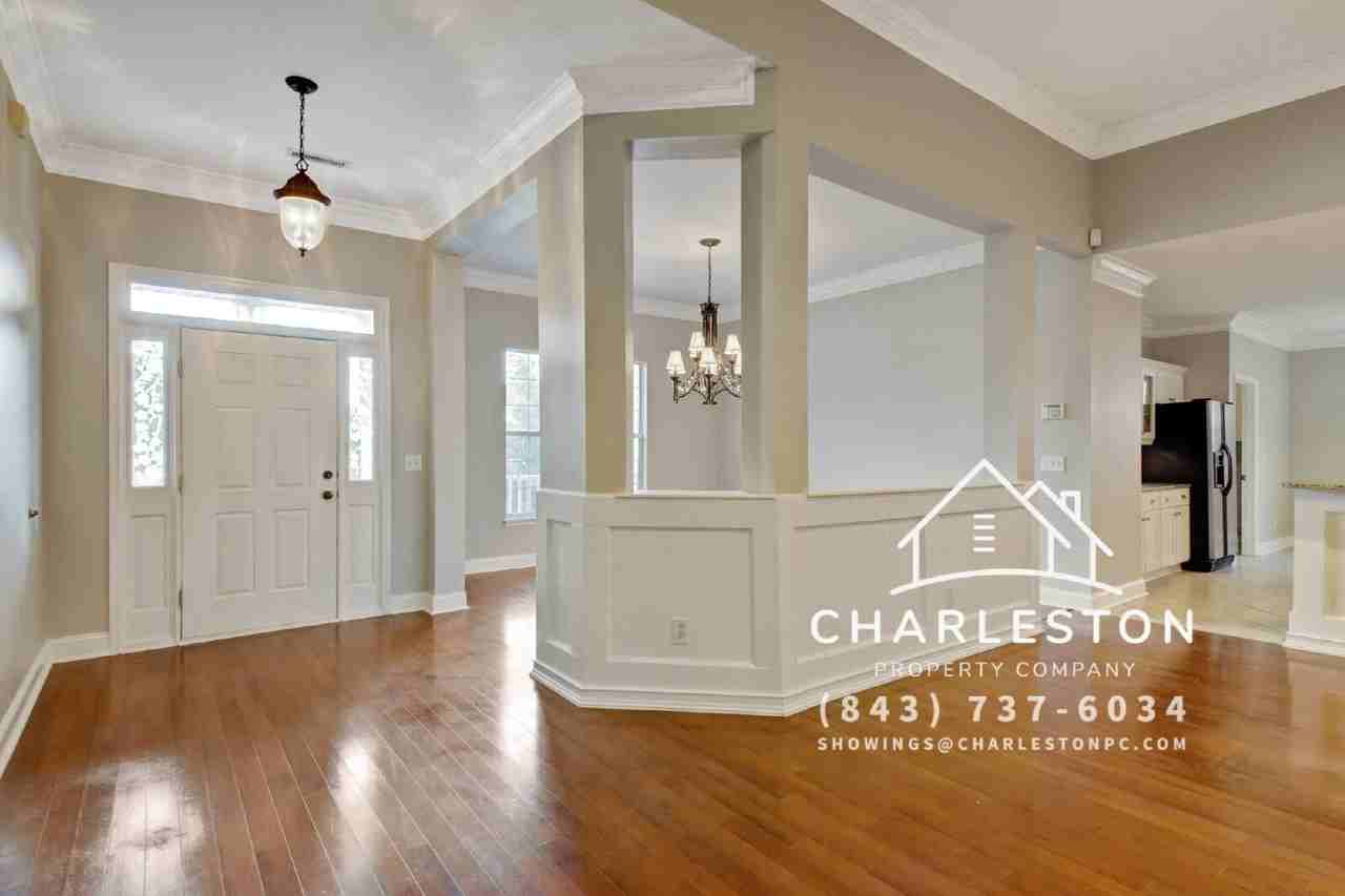 6040 Fieldstone Cir - Photo 3 of 31