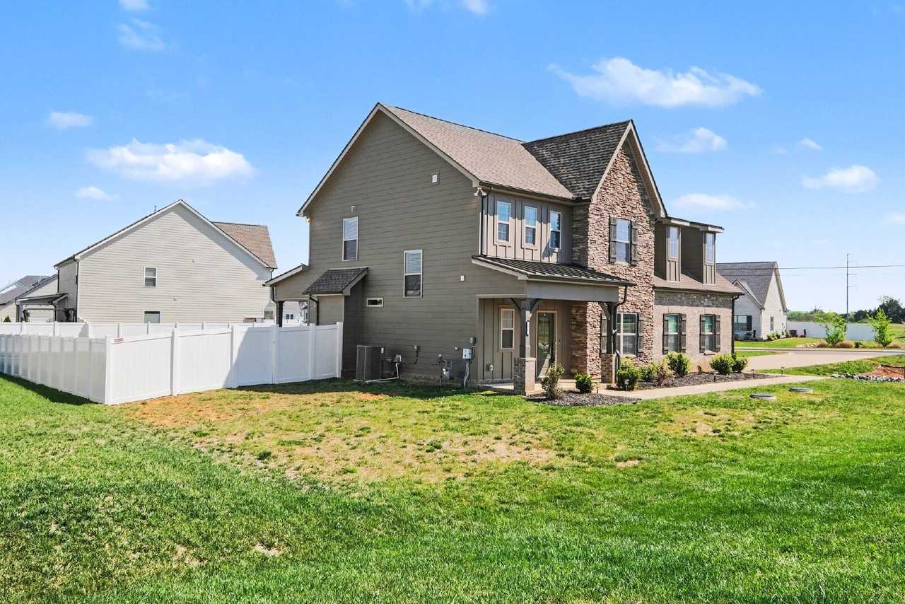 624 Donna Oaks Dr - Photo 3 of 28