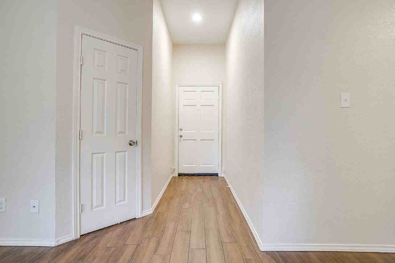 7501 Little Rock Ln - Photo 3 of 20