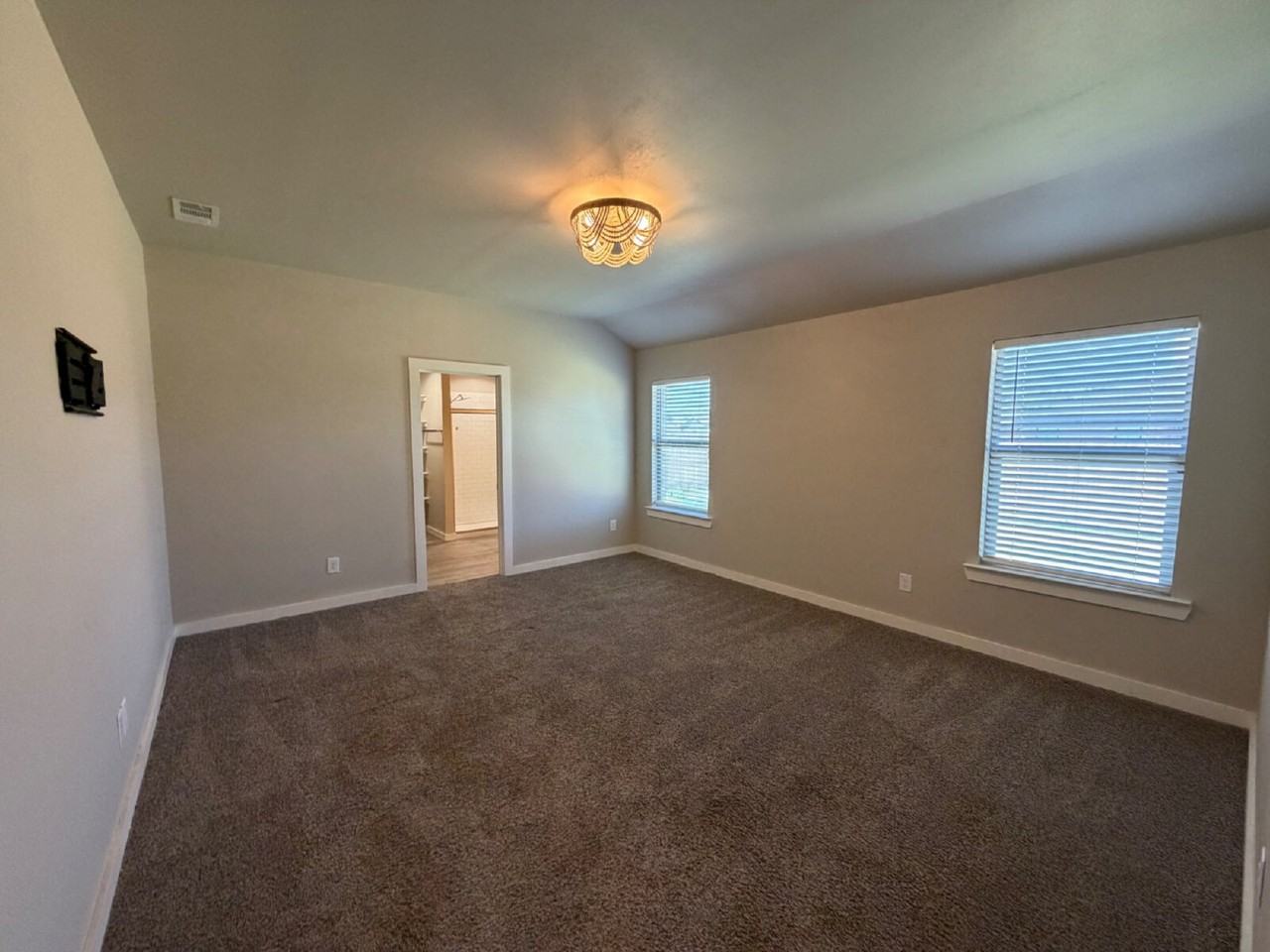 328 Ranger St - Photo 6 of 15