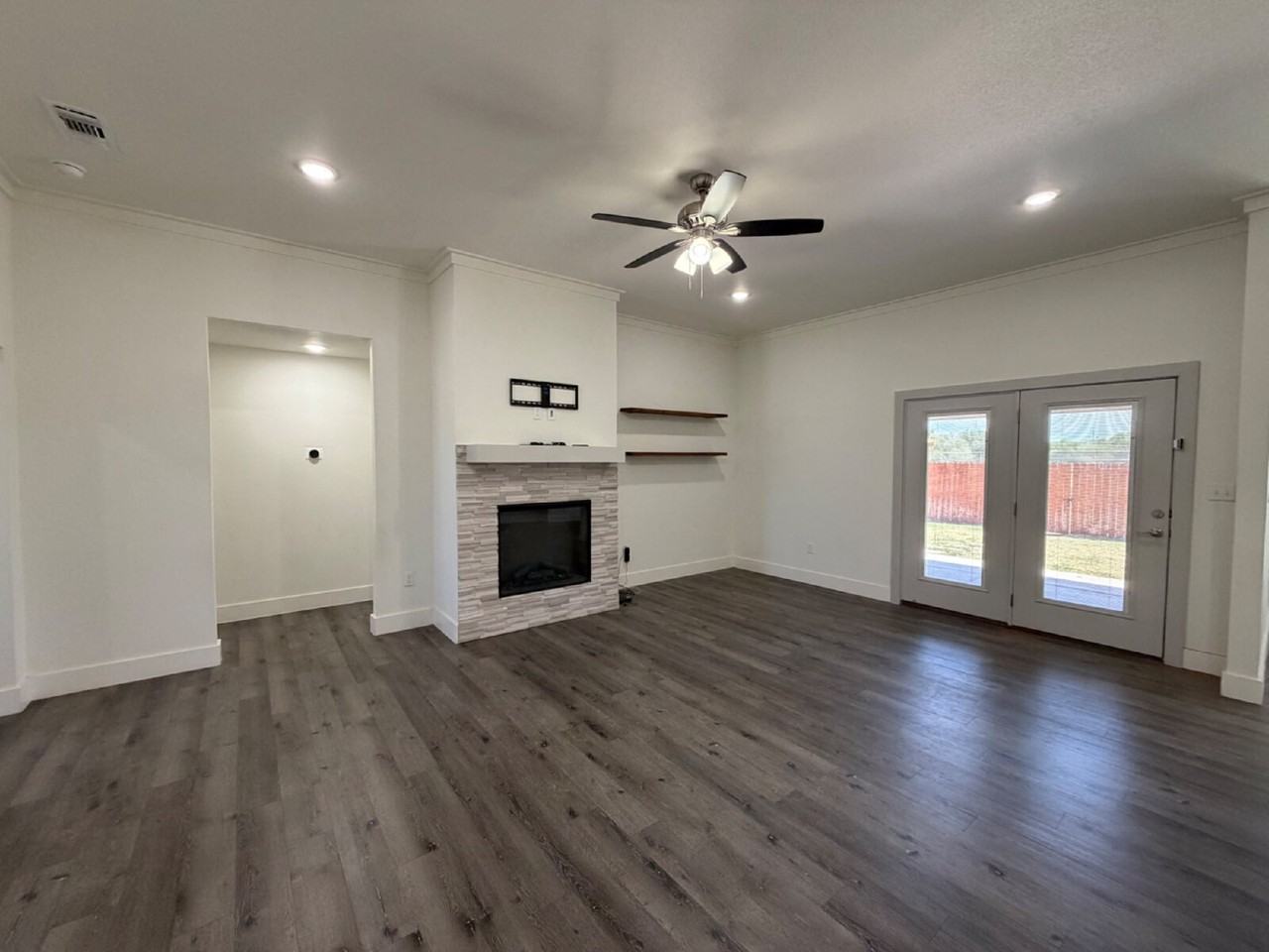 405 Ranger St - Photo 5 of 19