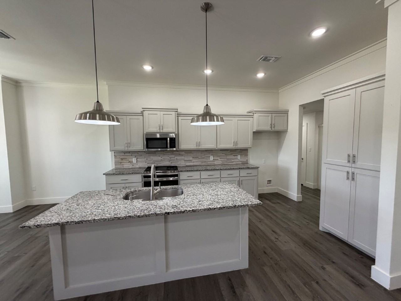 405 Ranger St - Photo 6 of 19