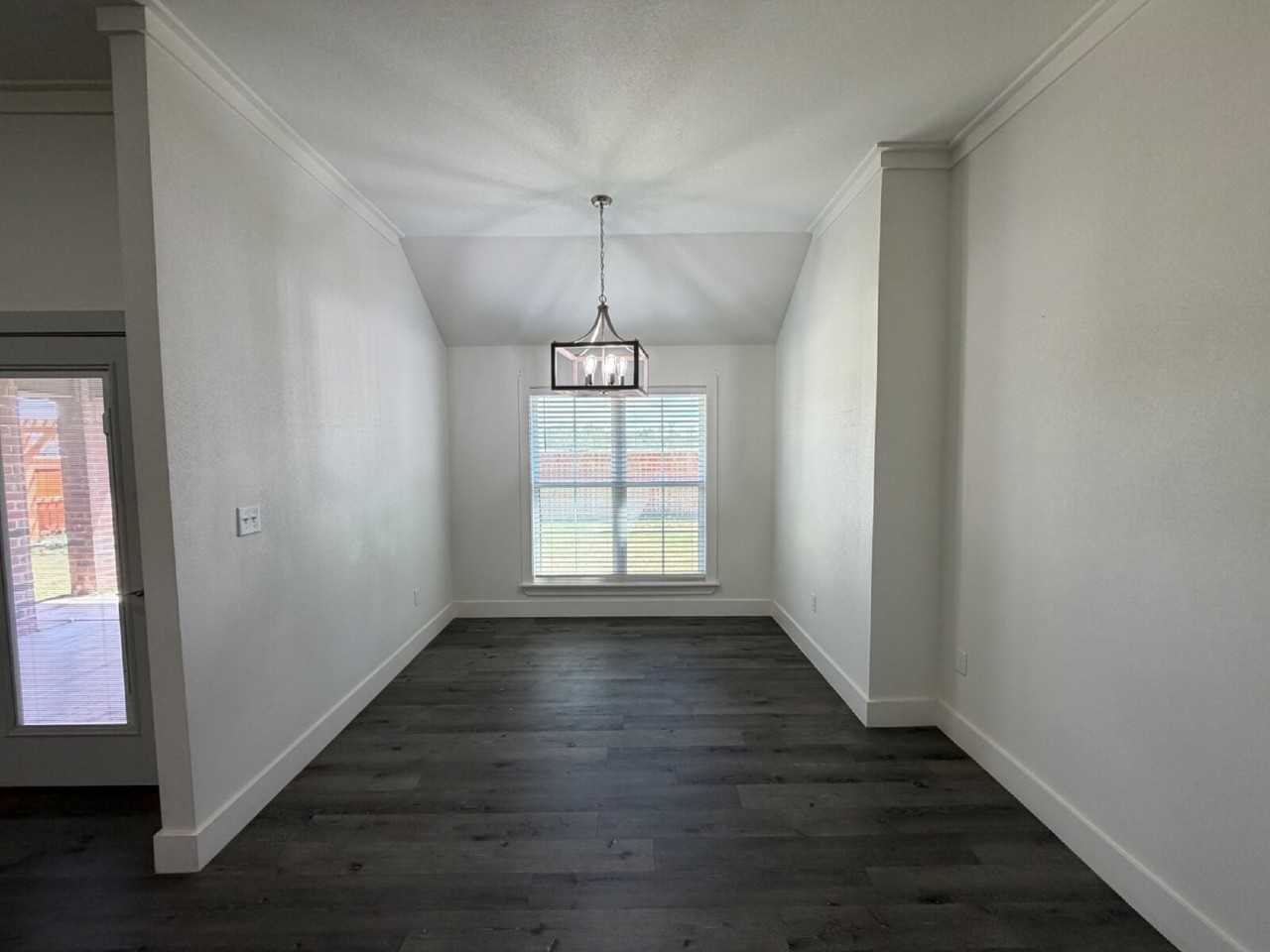 405 Ranger St - Photo 7 of 19