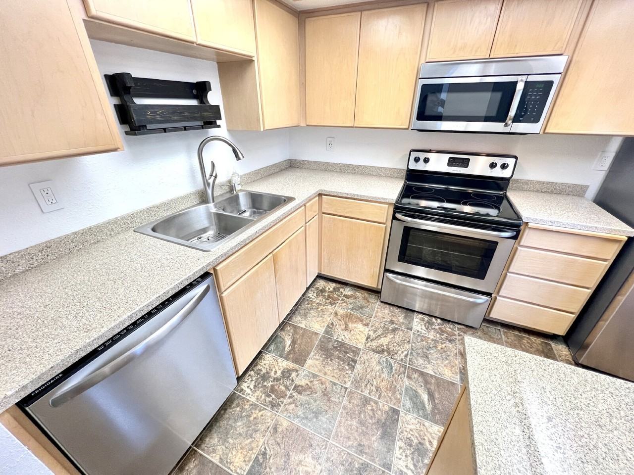 4808 97th Ave W #8B - Photo 3 of 17