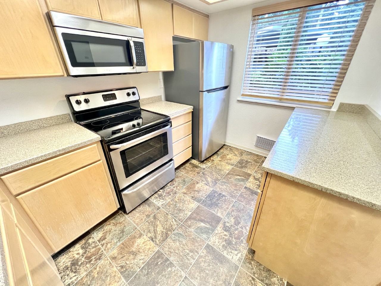 4808 97th Ave W #8B - Photo 4 of 17