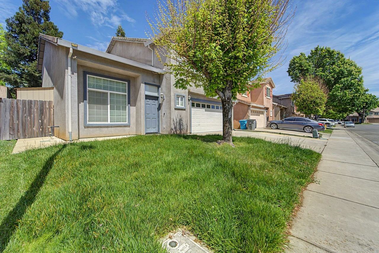1151 John Wayne Dr - Photo 3 of 24