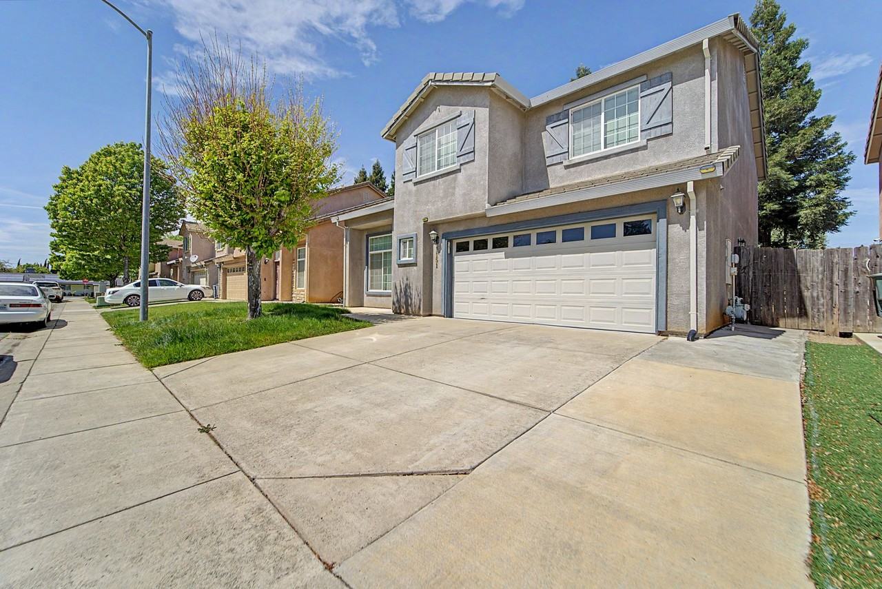 1151 John Wayne Dr - Photo 4 of 24