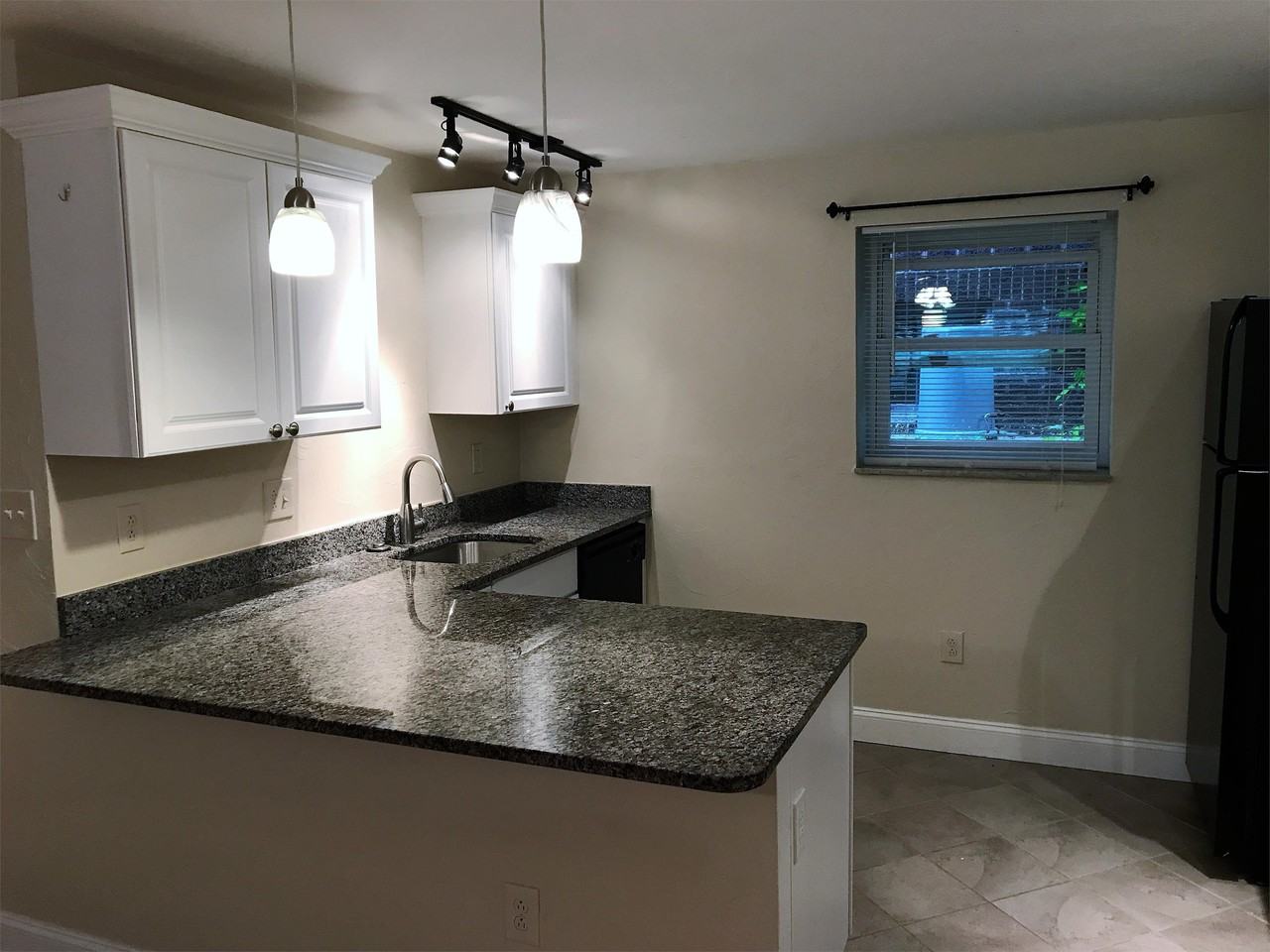 Emerson 115 - Photo 2 of 18