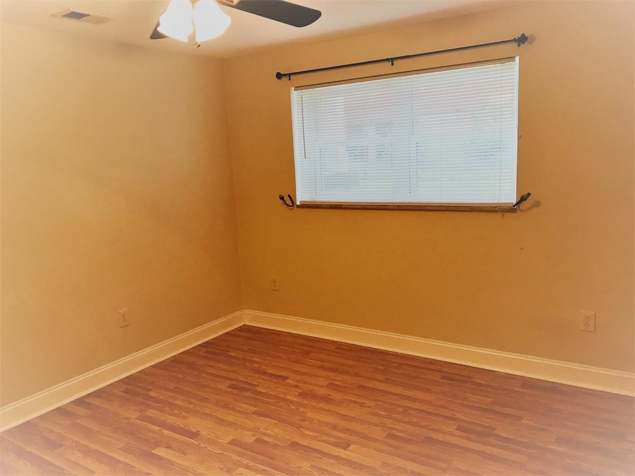 Emerson 115 - Photo 6 of 18