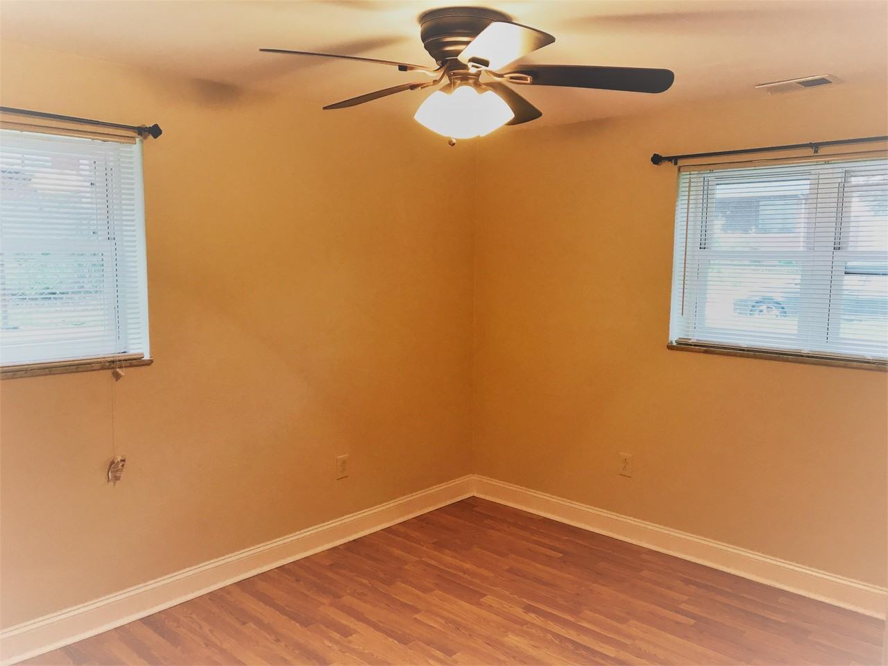 Emerson 115 - Photo 7 of 18