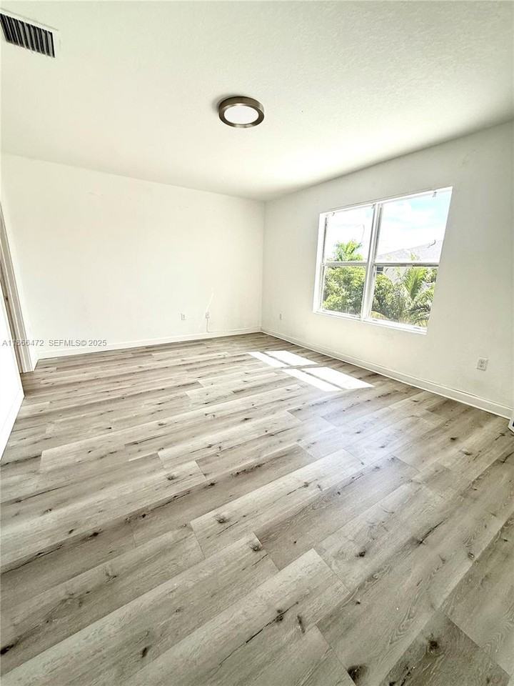 507 Northeast 6th Court #0 - Photo 3 of 19