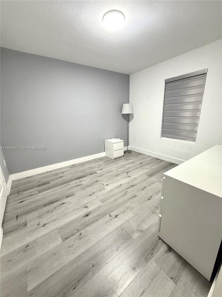 507 Northeast 6th Court #0 - Photo 5 of 19