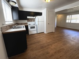 featured image of 521 E 13th St