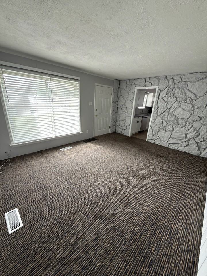 466 West 200 North - Photo 3 of 12