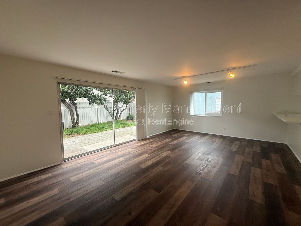 2474 Seahorse Ave - Photo 6 of 21