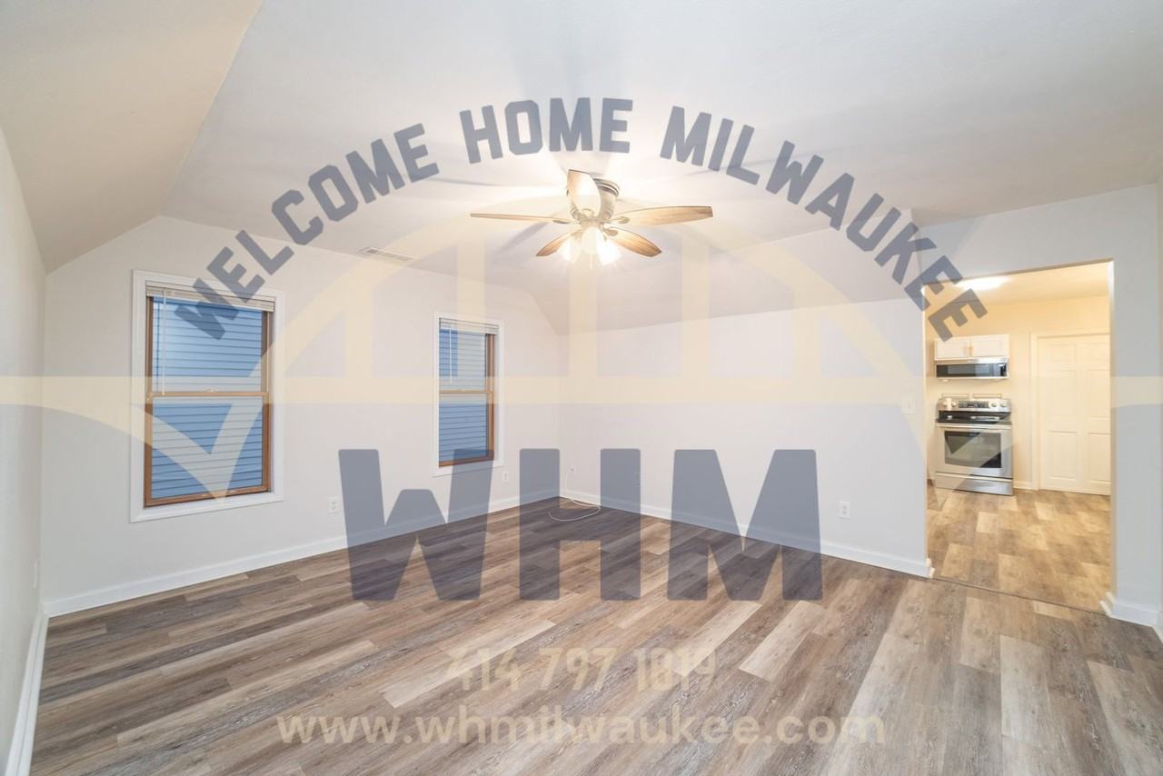 N90W16736 Roosevelt Dr - Photo 2 of 10