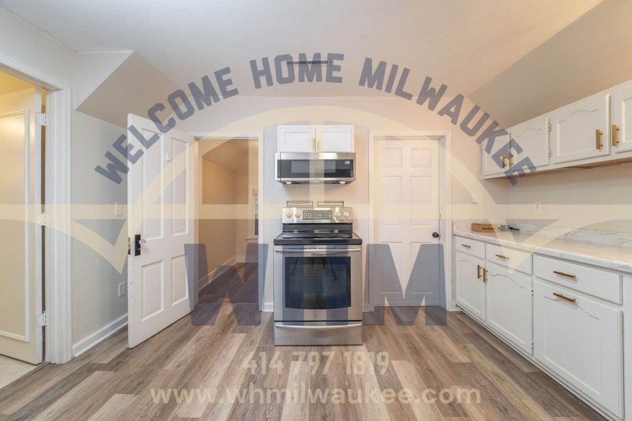 N90W16736 Roosevelt Dr - Photo 4 of 10