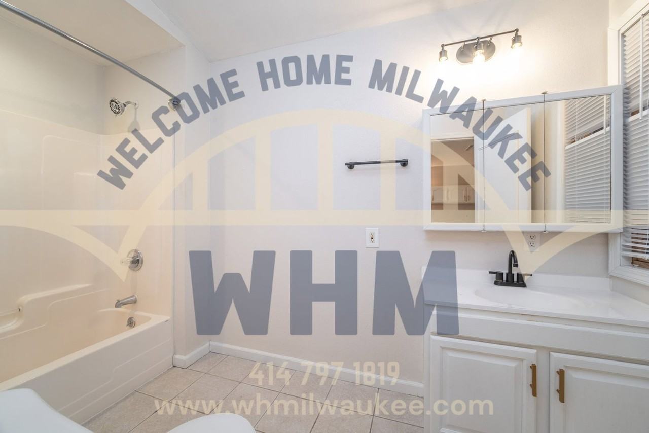 N90W16736 Roosevelt Dr - Photo 5 of 10