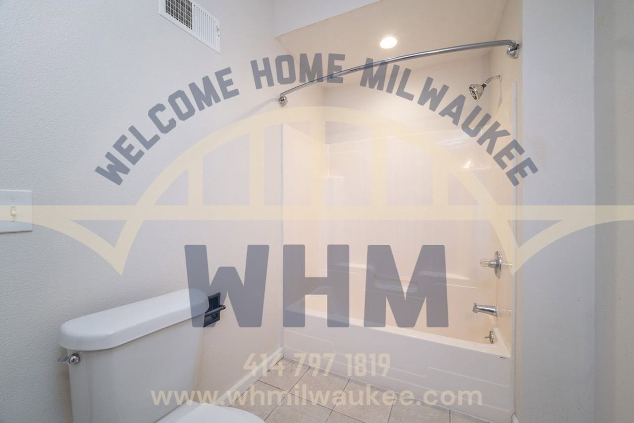 N90W16736 Roosevelt Dr - Photo 6 of 10