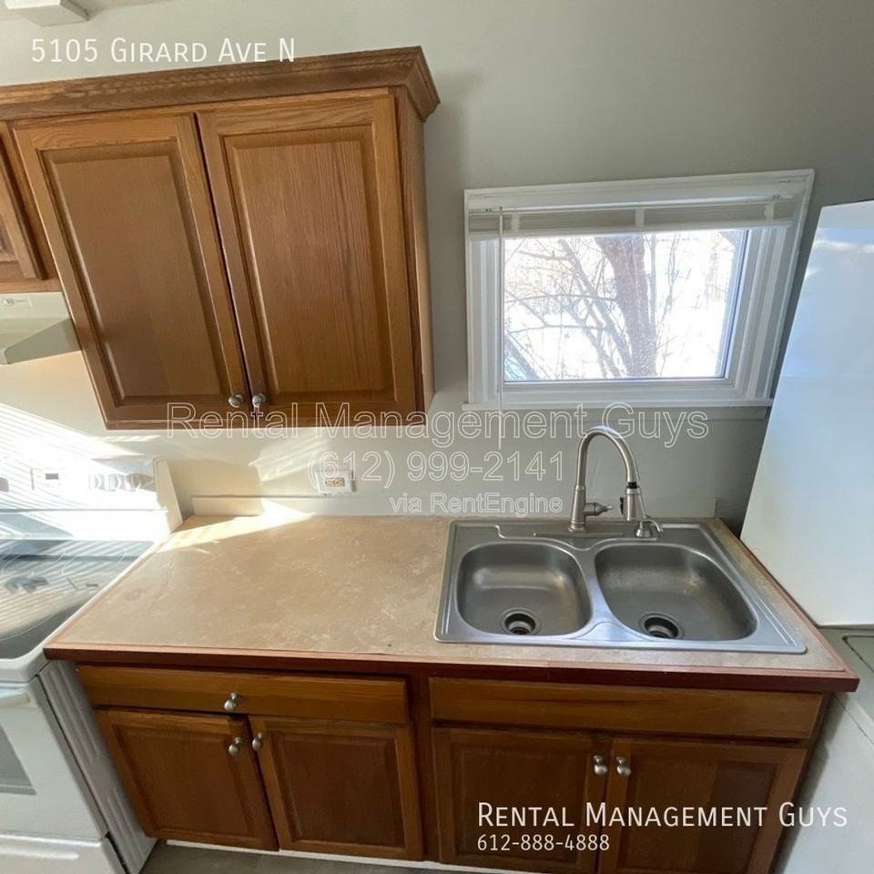 5105 Girard Ave N - Photo 4 of 22