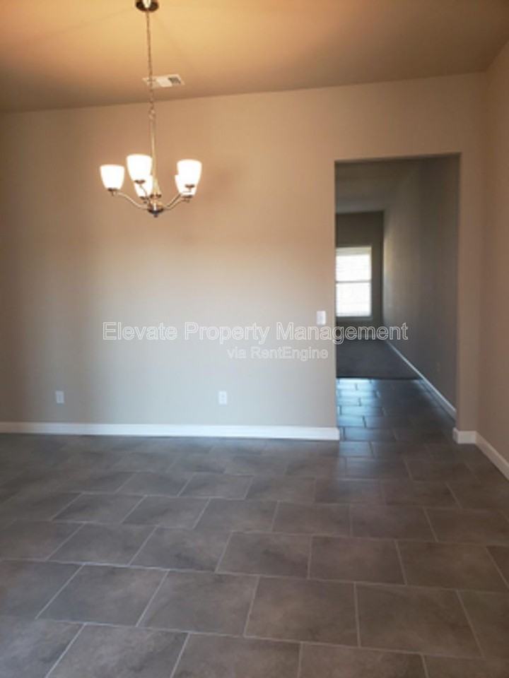 2213 Ailsa Rd - Photo 5 of 21