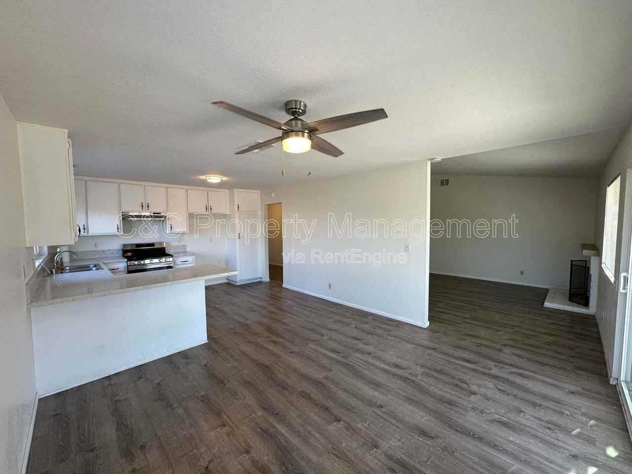 823 Aspen St - Photo 2 of 14