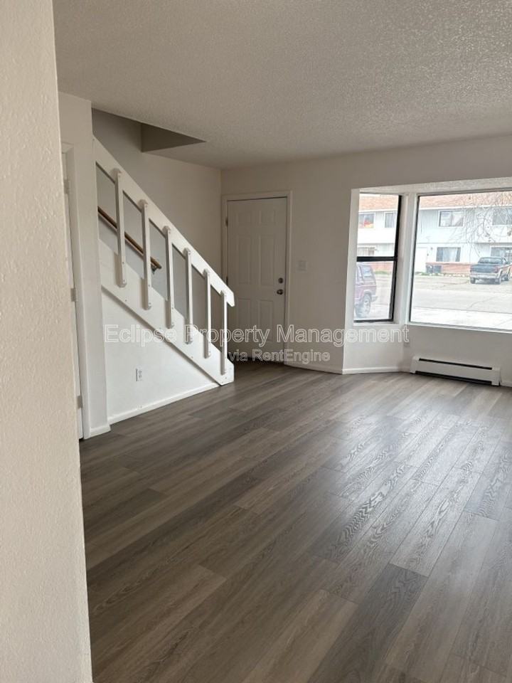 3247 Main St #1 - Photo 4 of 13