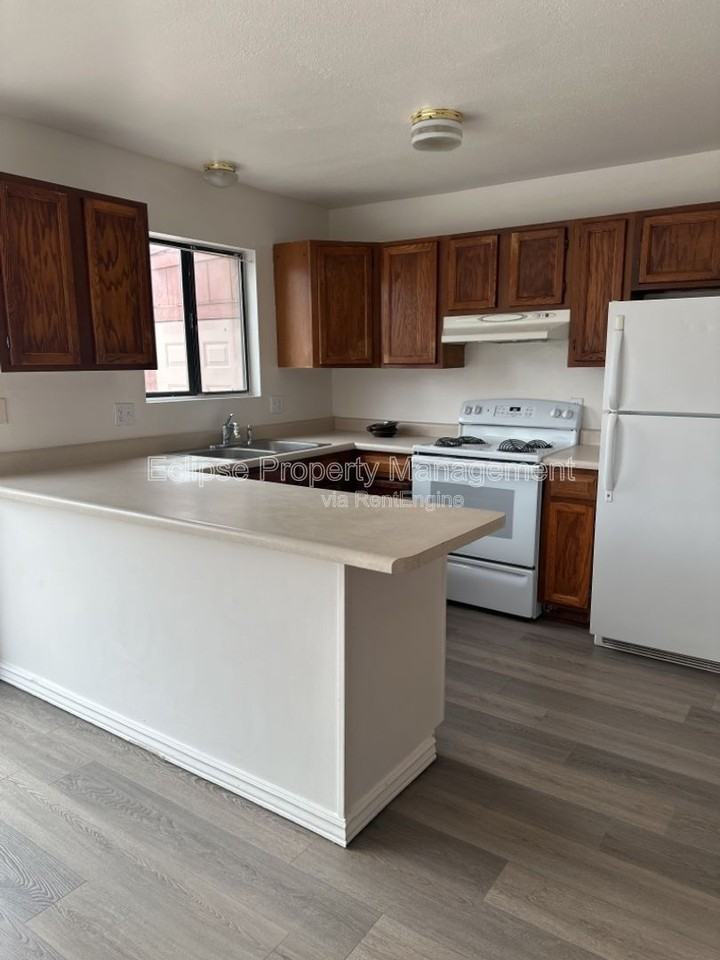 3247 Main St #1 - Photo 5 of 13