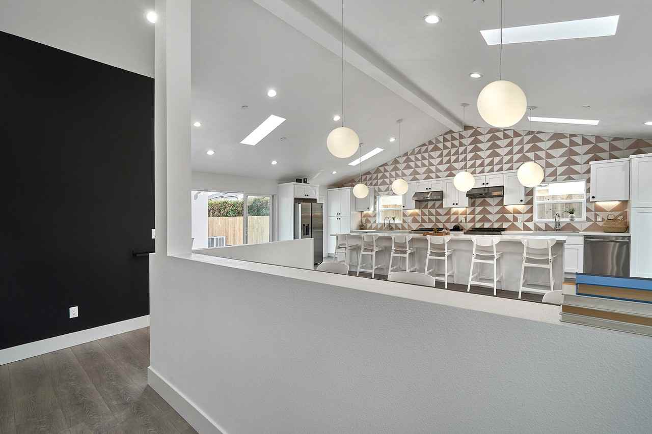 2712 Westwood Boulevard - Photo 3 of 28