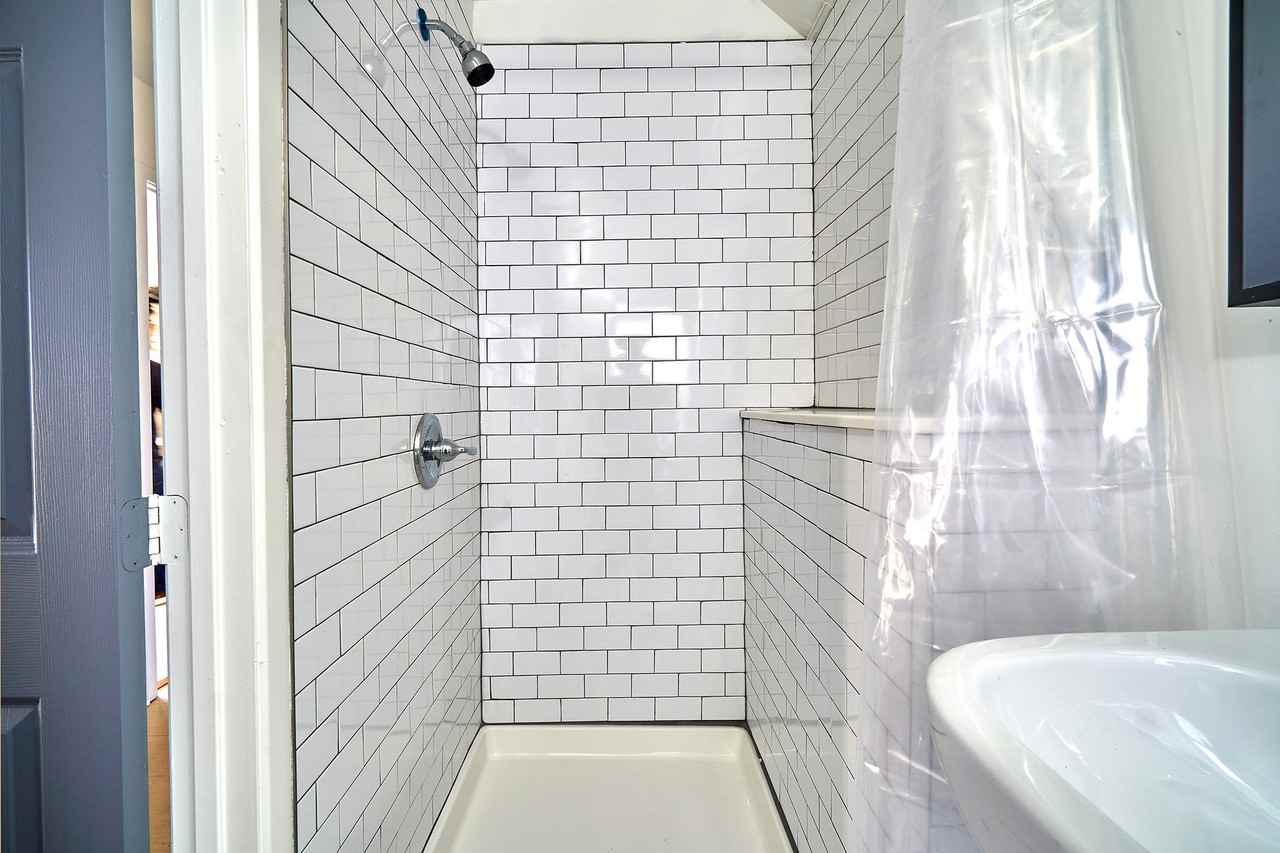 225 N Harvard Blvd - Photo 3 of 8