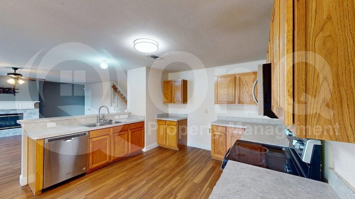 2887 Park Place Dr - Photo 4 of 28