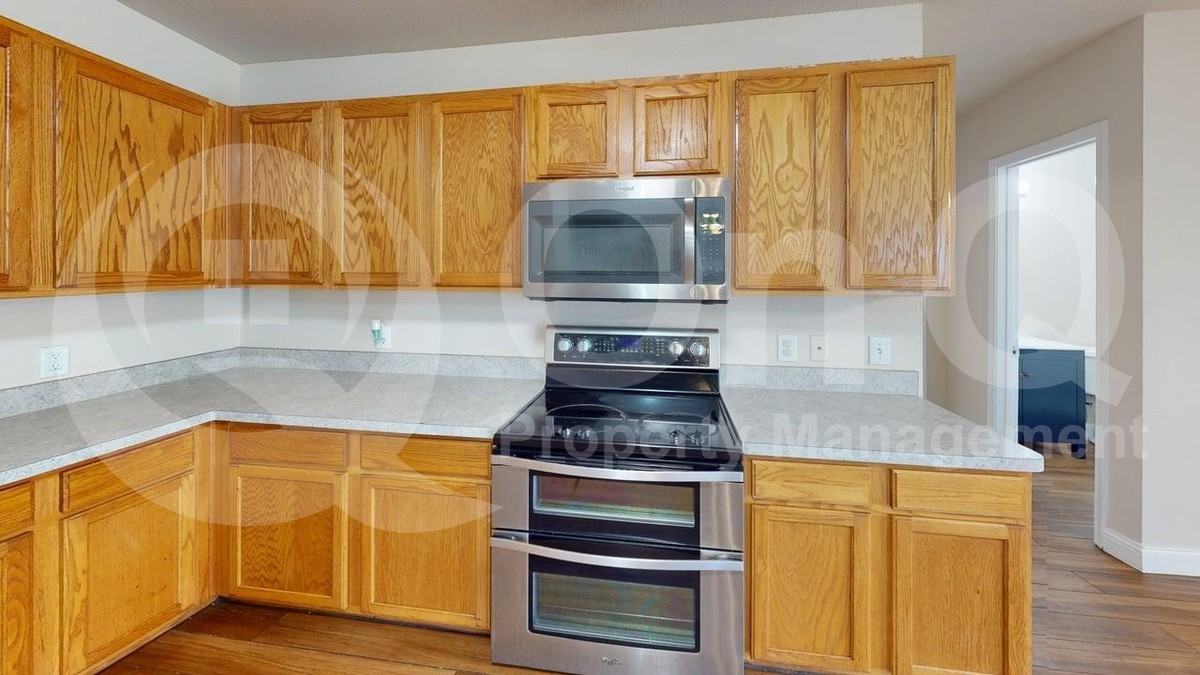 2887 Park Place Dr - Photo 5 of 28