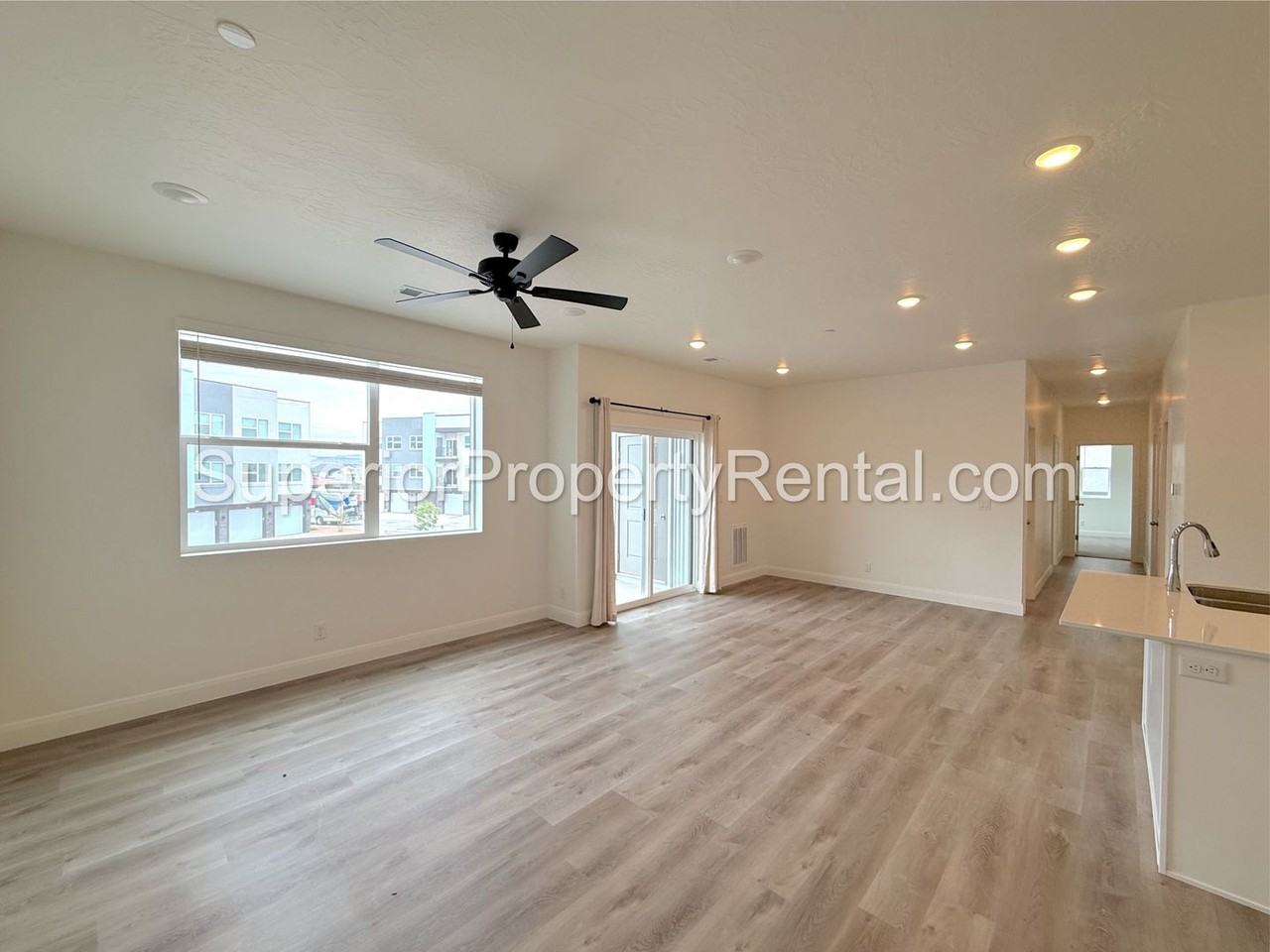 5801 5801 S Garnet Drive 5 204 - Photo 4 of 22