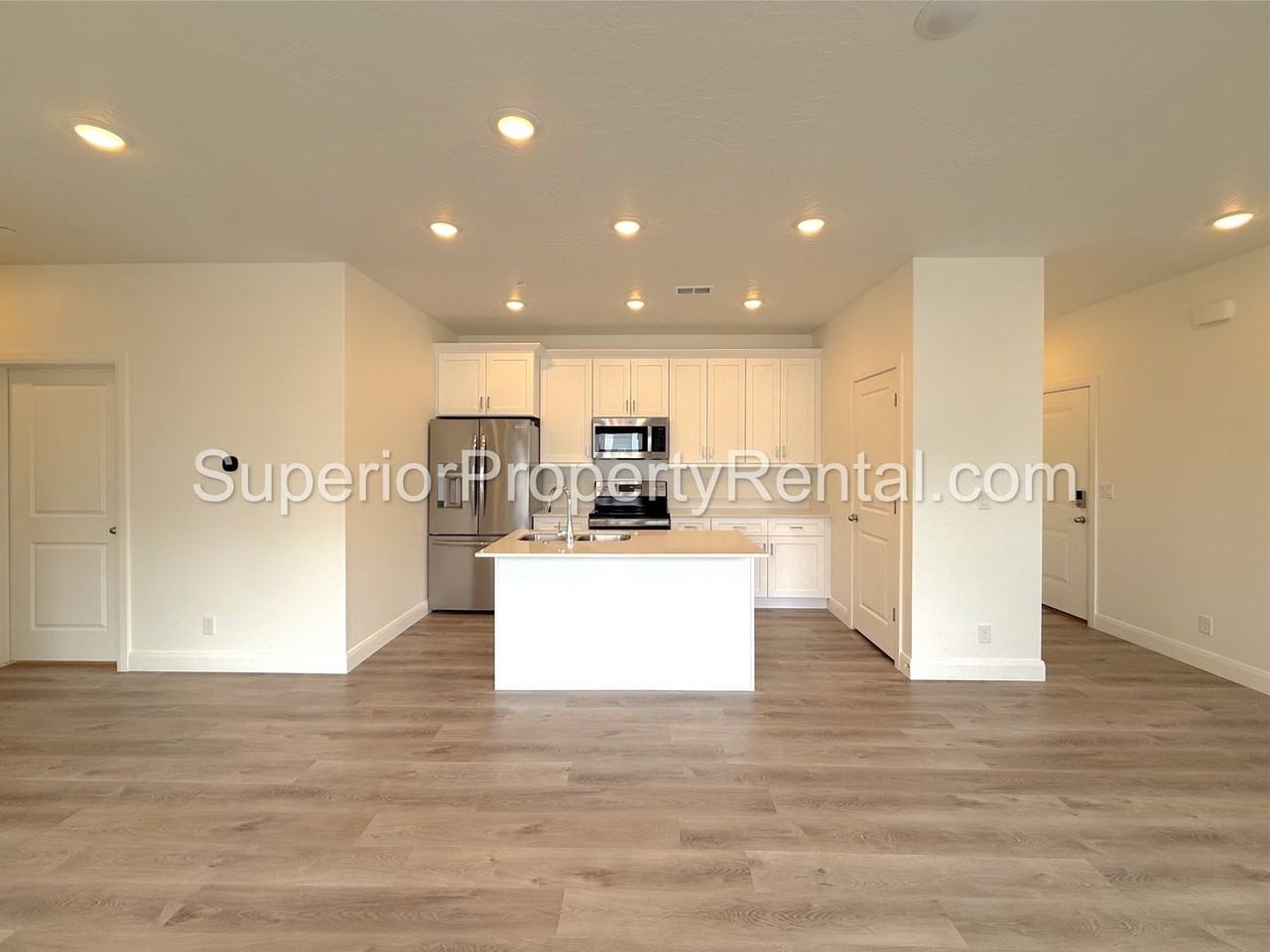 5801 5801 S Garnet Drive 5 204 - Photo 6 of 22