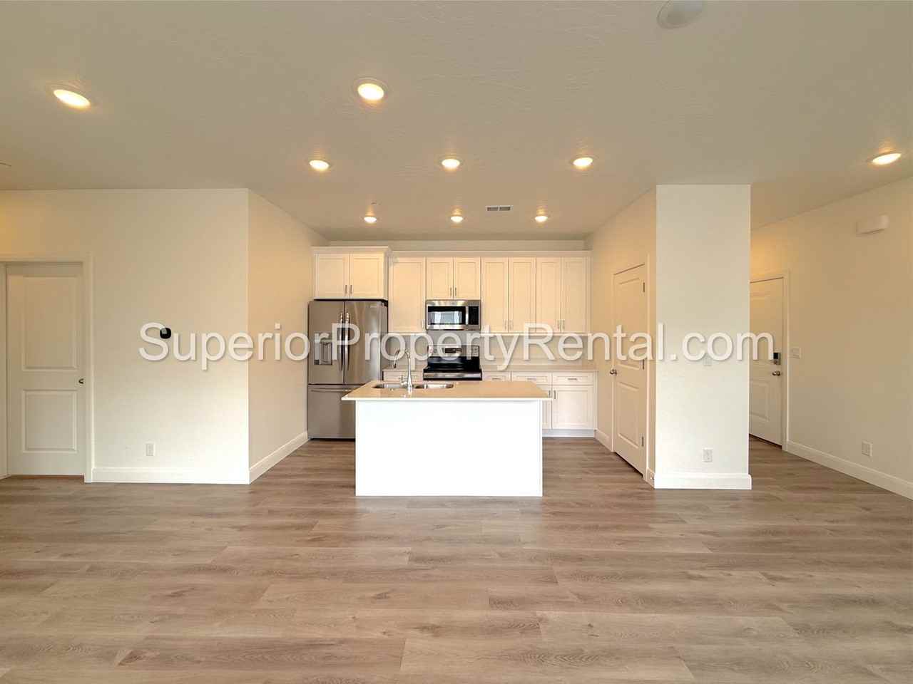 5801 5801 S Garnet Drive 5 204 - Photo 7 of 22