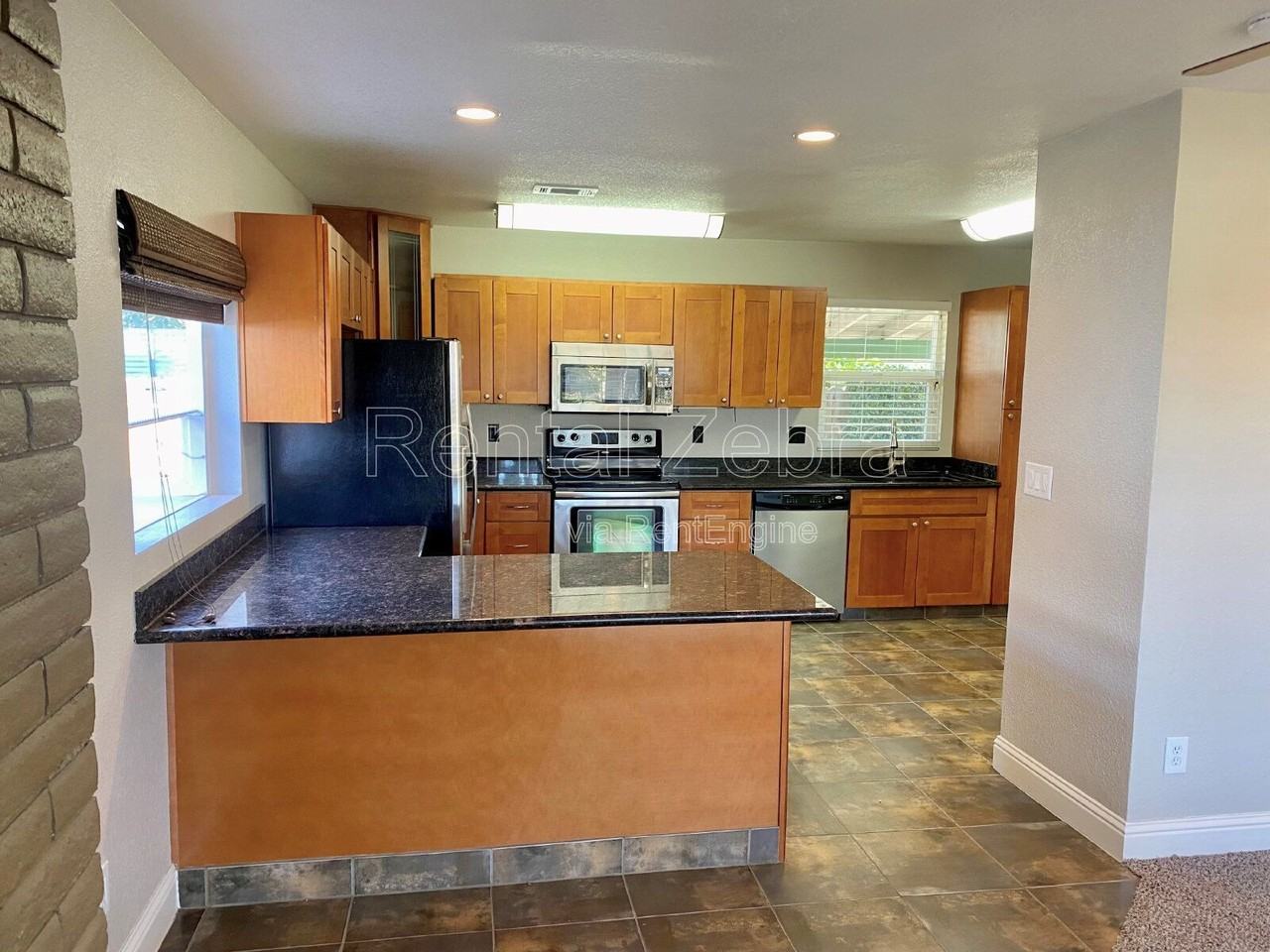 1216 Rose Ave - Photo 4 of 26