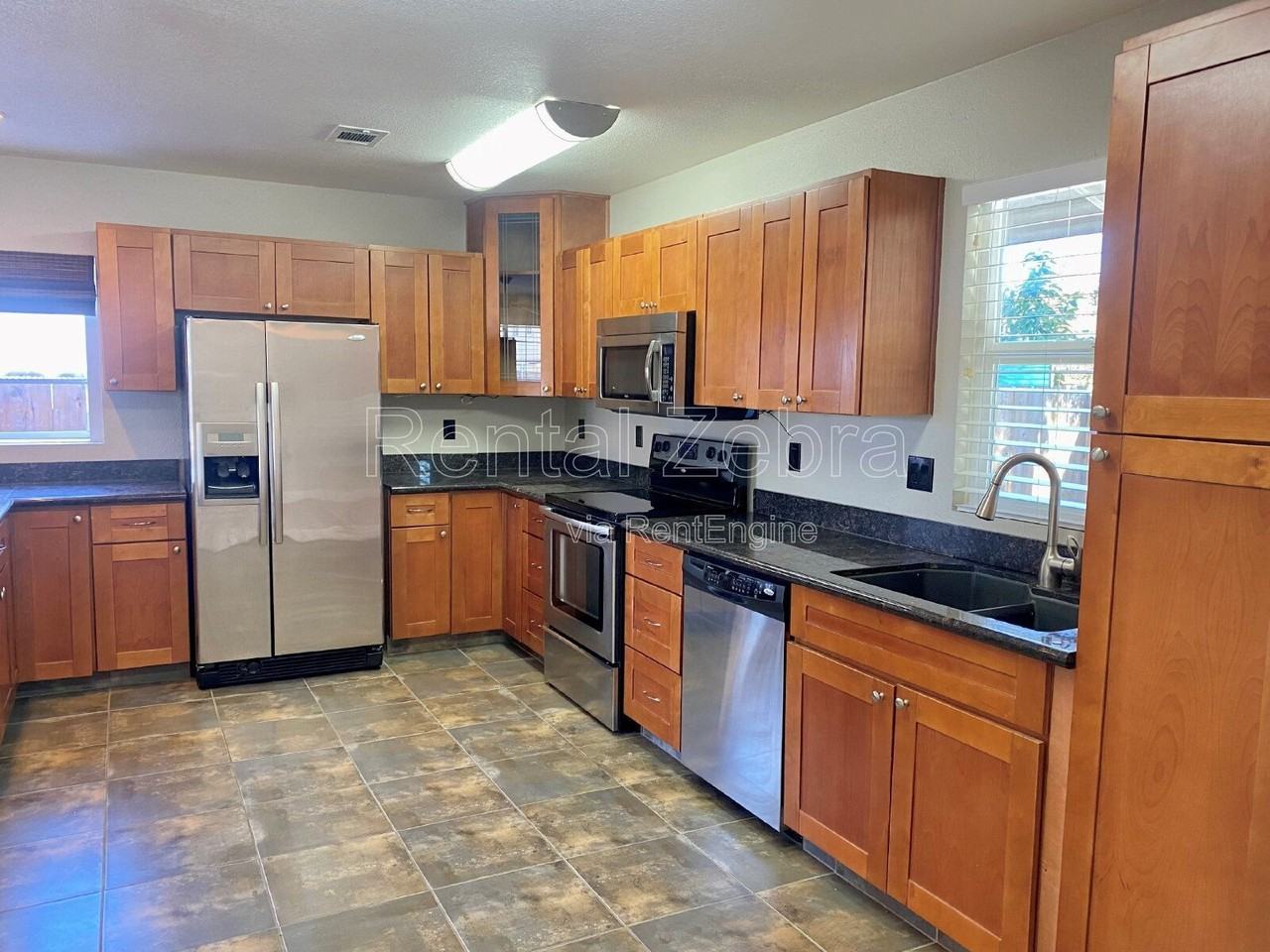 1216 Rose Ave - Photo 6 of 26