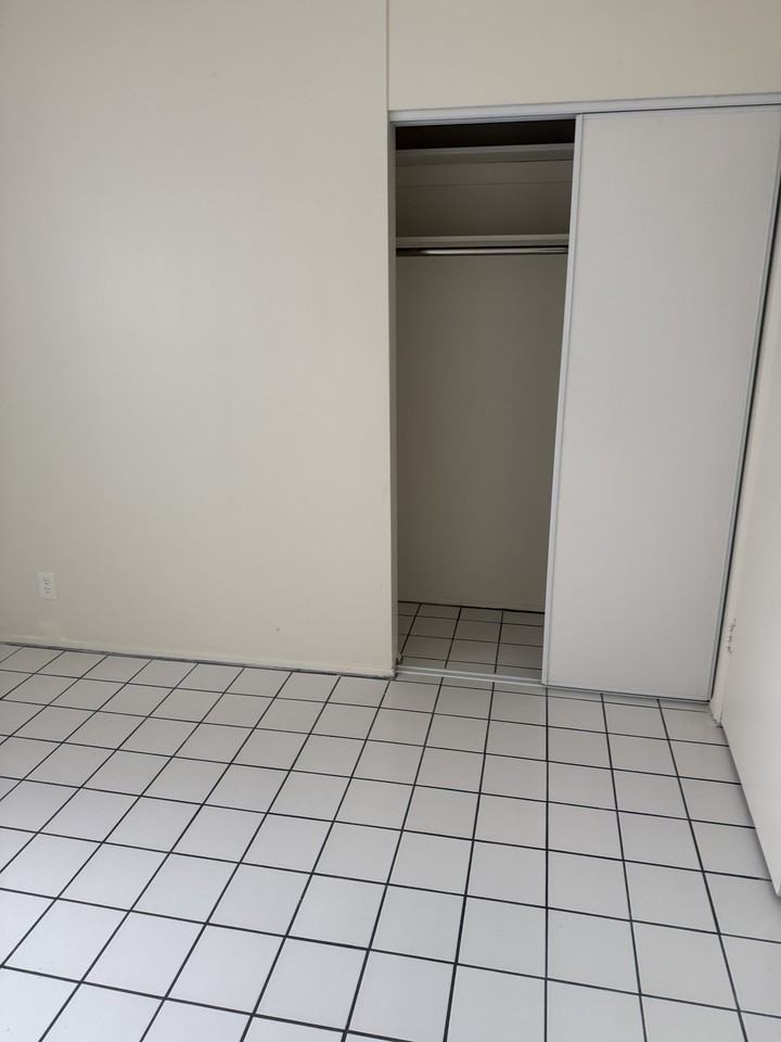 752 South G Street - Photo 6 of 10