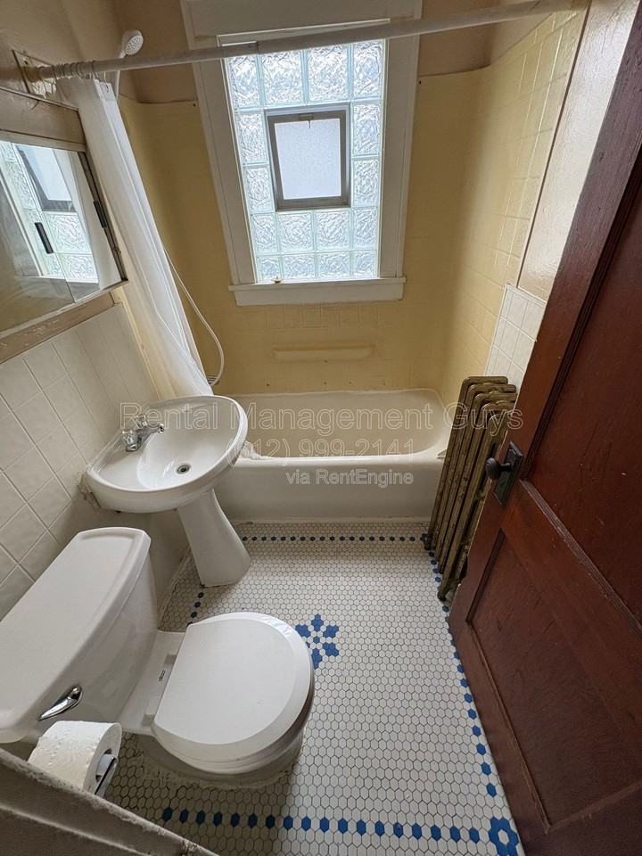 3318 Penn Ave N #3 - Photo 5 of 8