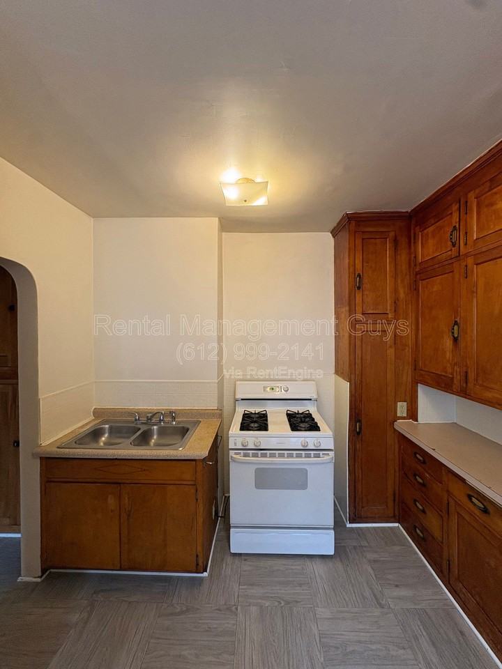 3318 Penn Ave N #3 - Photo 3 of 8