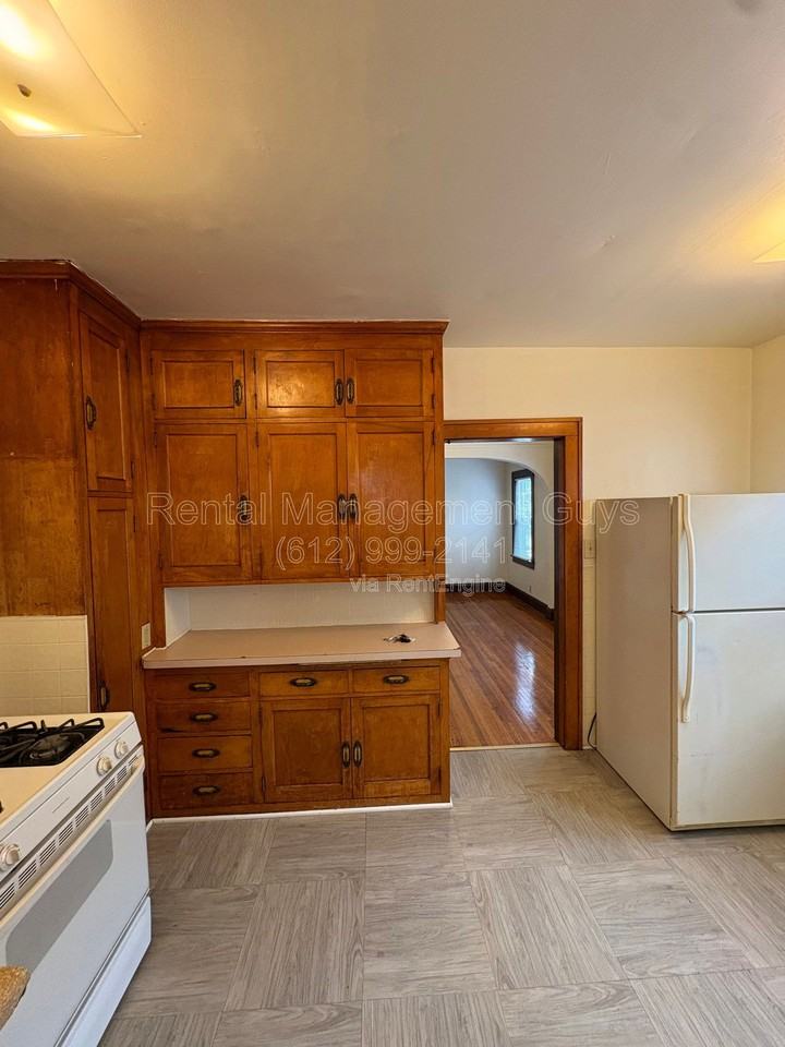 3318 Penn Ave N #3 - Photo 4 of 8