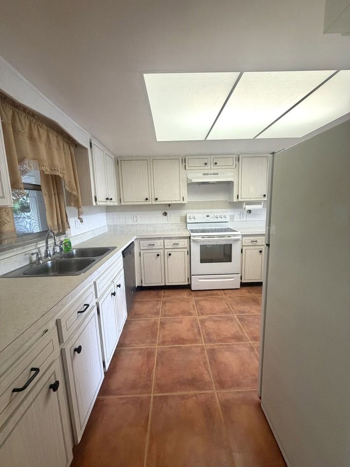 7010 Ironwood Dr - Photo 4 of 24