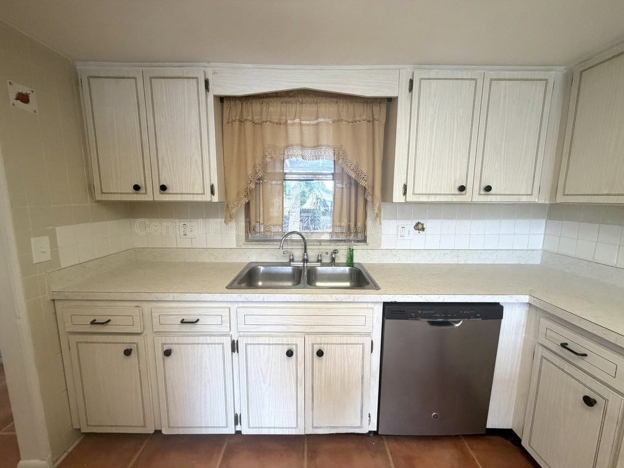 7010 Ironwood Dr - Photo 7 of 24