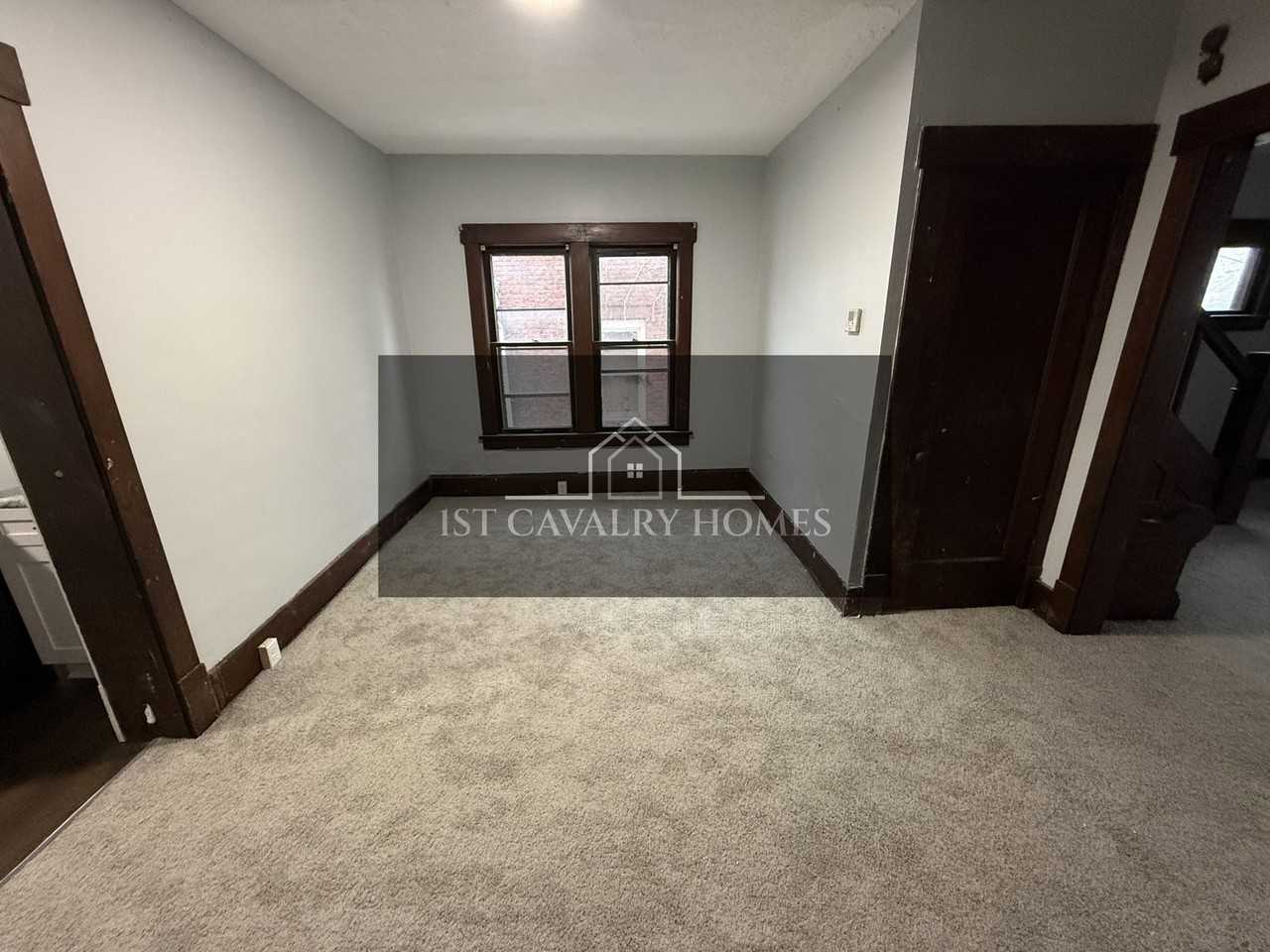 242 Park Ave Sw - Photo 5 of 11