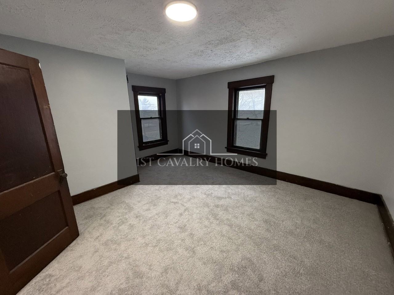 242 Park Ave Sw - Photo 6 of 11