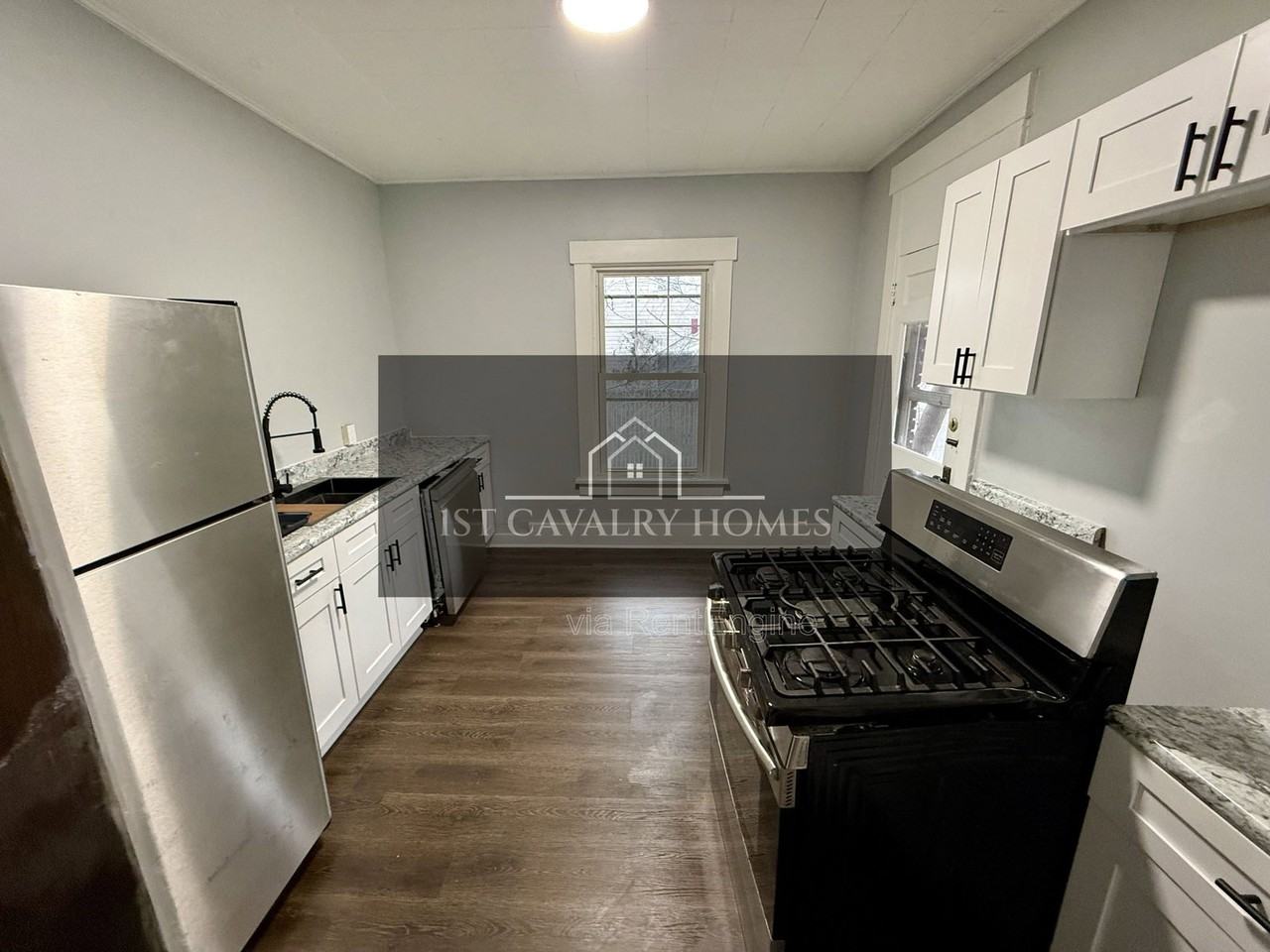 242 Park Ave Sw - Photo 7 of 11