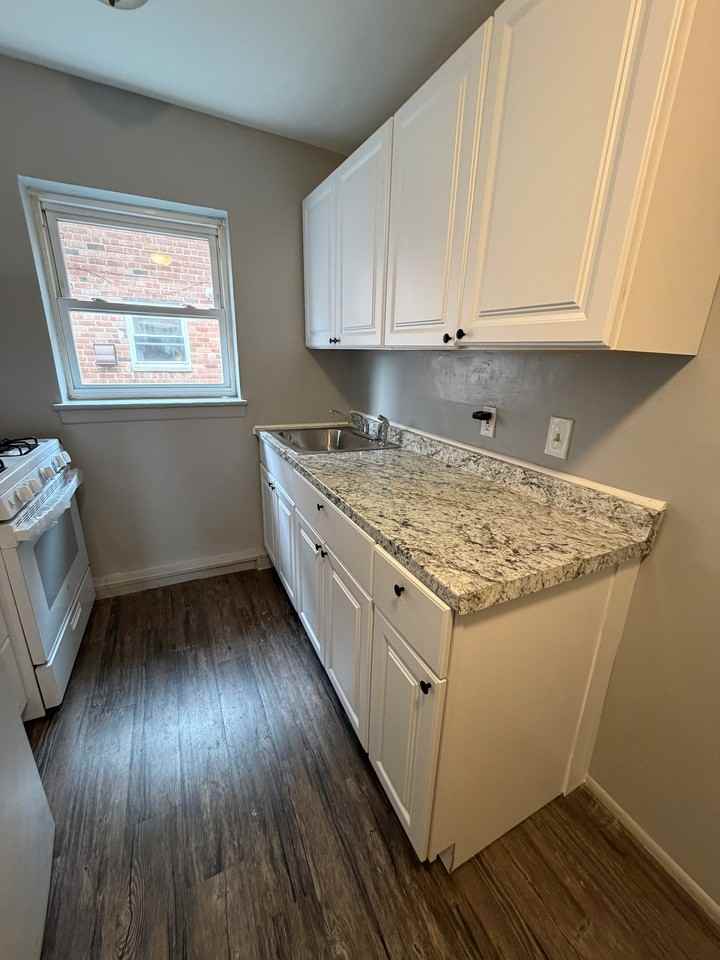 102 West Hudson St - Photo 2 of 12