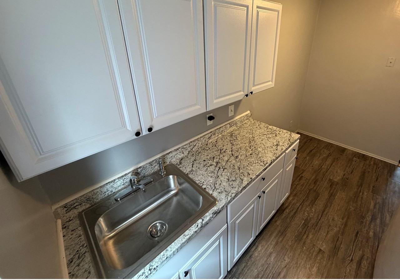 102 West Hudson St - Photo 4 of 12