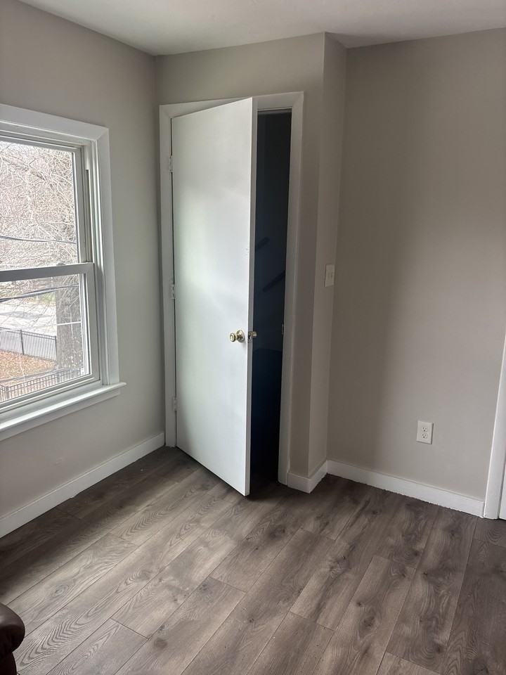 180 Main Street - Photo 4 of 10